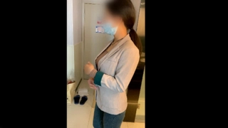 痉挛高潮，不让她拔出来，一直在抖。