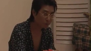 精品酒店偷拍清纯性感的大学美女和情人偷情啪啪时突然接到男友电话,骗说已经休息了,挂完电话疯狂爆操!国语!