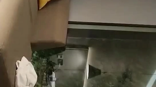 哇！嫩炸了~18岁学生下海~疯狂喷水【静静】坐着一直喷！！这么年轻，能玩的这么厉害，太精彩了