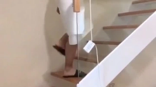 大胆女神又来了! 整个停车场就是她的疏洪道