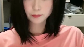 大学宿舍房间与娇小的扒手Hayden Hennessy和她的巨大阴茎做爱