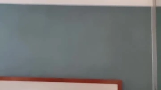 粉红色奶头难得一见极品白虎肥穴，骚女掏出奶子手指扣穴，穿上高跟鞋抬起双腿诱惑，翘起屁股疯狂扭动肥臀极骚1