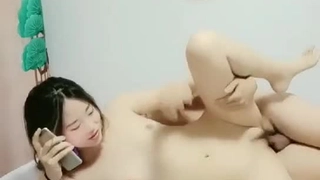 亚洲宝贝在公共洗衣房自慰
