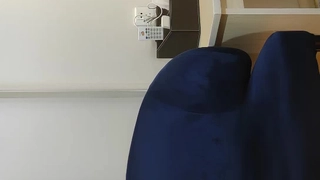 Kinsley Kanes在POV口交视频中展示她的诱人技巧
